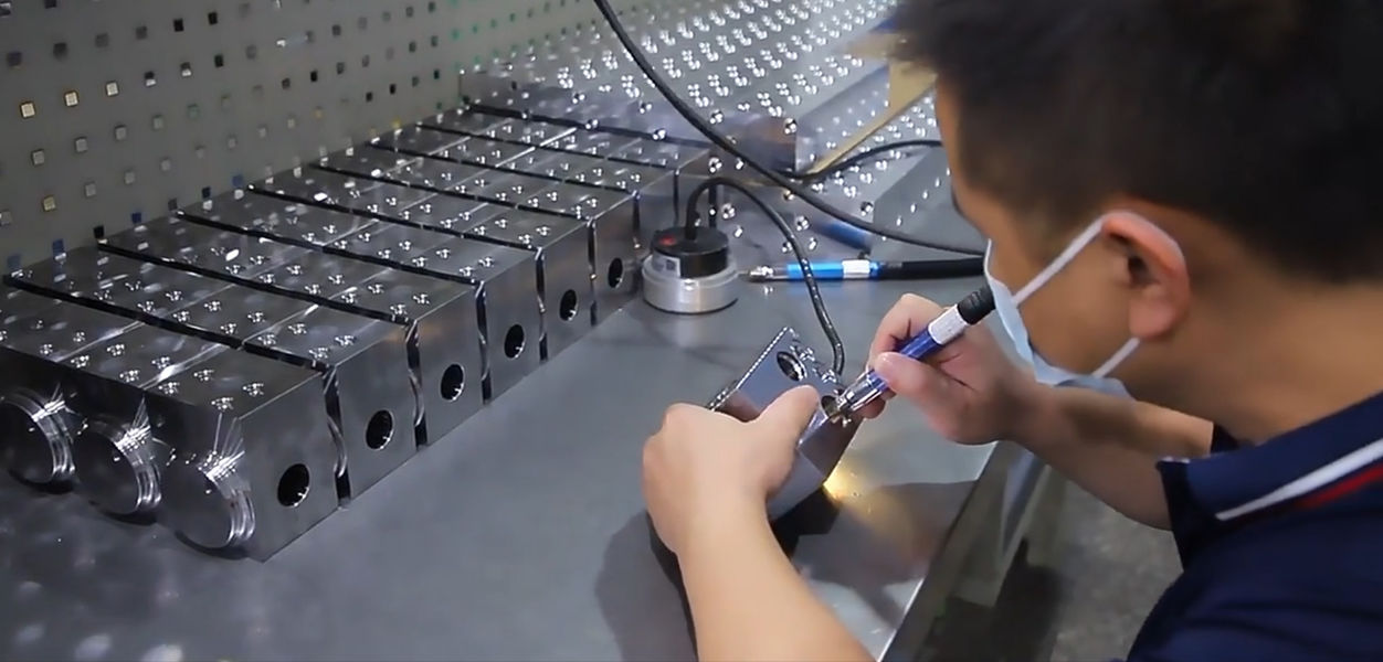 Dongguan Zhongwei Metal Products Co., Ltd üreticinin üretim hattı