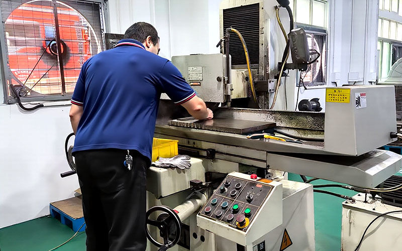 Dongguan Zhongwei Metal Products Co., Ltd üreticinin üretim hattı